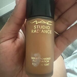 MAC Cosmetics Studio Radiance Serum Foundation - Brown